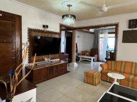 Beachfront 3BR Penthouse Shanzu，位于杉祖的酒店