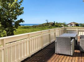 8 person holiday home in Bremanger，位于Grotle的酒店