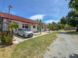 RedDoorz Syariah at Home Ampana Guest House Ampana Kota，位于Dondo的酒店