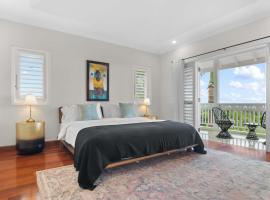 Hospitality Expert Greens 2BR Pool Beach，位于蒙特哥贝的酒店