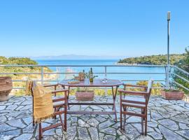 Dolphin studio，位于盖奥斯的带泳池的酒店