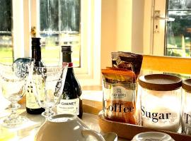 Briarwood nr Manchester Airport/Wilmslow，位于威姆斯洛的酒店