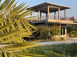 DHome and Gardens，位于Phibun Mangsahan的带停车场的酒店