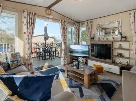 Retreat at the Lake - Fishing Lakes, Heated Outdoor Swimming Pool 500yrds on Sister Park