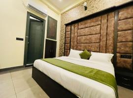 Hotel Wonderstar Affordable Stay Near Tajmahal - Inhouse Parking with Free 5g internet，位于阿格拉的酒店