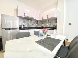 SKY Residence - 50m to Museum and Riverside