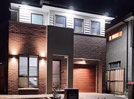 Blissful Modern 5 BR Lux Style Family House，位于Marsden Park的酒店