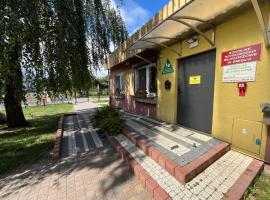 Szkolne Schronisko Młodzieżowe w Śmiglu，位于Śmigiel的酒店