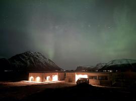 NEW - Seafront Luxury Villa near Henningsvær，位于Kleppstad的酒店