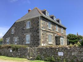 Haelarcher Farmhouse and Helicopter B&B，位于利扎尔德的酒店