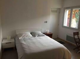 La Rainette - Chambre - Chalamont，位于Chalamont的酒店