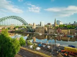 Citycentre 2bed Apartment wi-fi free parking free snacks