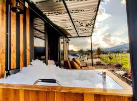 Rom&aacute;ntico Glamping tipo contenedor con Jacuzzi cerca al lago de Paipa，位于派帕的豪华帐篷