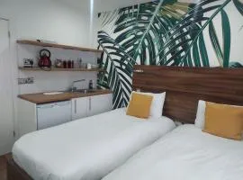 Heathrow Windsor Guest house with Airport parking at 8gbp per night