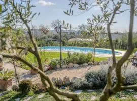 Casale nel Verde con Piscina e Vista