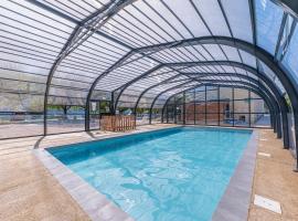 Camping Bel Air Village Sous le Moulin，位于Condes的露营地