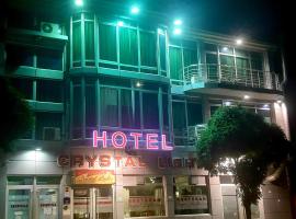 HOTEL Crystal Lights，位于皮罗特的酒店