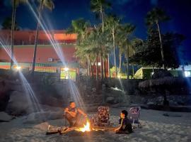 The Casita Beachfront，位于雪松山的酒店