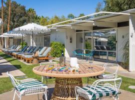 The Monkey Tree by AvantStay Mid-Century Modern Oasis with Pool