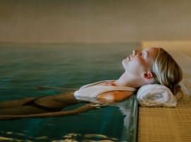 Enter St Elisabeth Suites & Spa，位于特罗姆瑟的带泳池的酒店