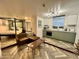 Stylish Studio Apartment on Torquay Harbourside!