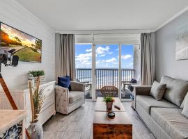 Oceanfront Heated Indoor Pool Hot Tub King Bed，位于默特尔比奇的酒店