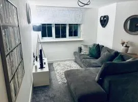 1 bed apartment next to train station