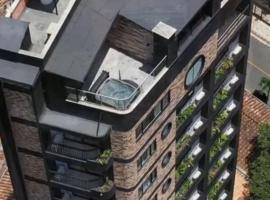 Hotel Living 35 Suites Piso 8 Vip，位于麦德林的酒店