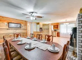 Quiet Abode with Gas Grill about 5 Miles to Broken Bow!