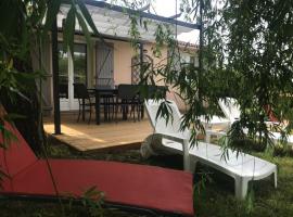 Maison tranquille avec jardin et wifi, 3 chambres - FR-1-336-116，位于Avrillé的酒店