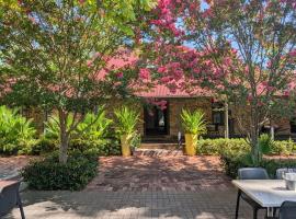 Mahogany Inn and Distillery，位于Mahogany Creek的酒店