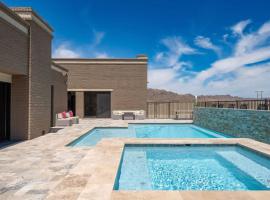 Eagles Lair, Poolside Luxury!，位于帕克的酒店