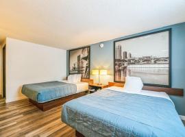 Hotel 8，位于Fergus Falls的酒店