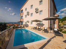 Apartment in Klimno - Insel Krk 51730，位于科里米诺的酒店