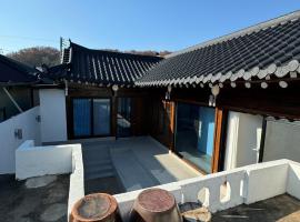 House Taehwa Hanok Stay，位于安东市的酒店