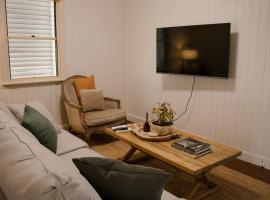 Clermont Modern Country Retreat，位于Clermont的酒店