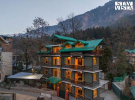 StayVista at Johnson Studios with Views and Wi-Fi，位于马拉里的酒店