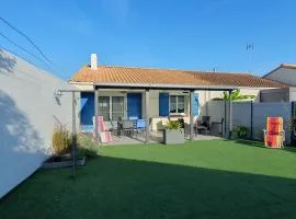 "Maison 5 personnes près du Port et du centre, proche plage, jardin et terrasse, L'Aiguillon-sur-Mer" - FR-1-476-84