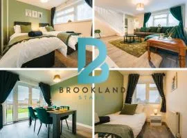 Three Bedroom House by Brookland Stays Serviced Accommodation Short Lets Harlington with Free WiFi