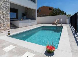 Mediterranean Villa next to Sea，位于克勒克的酒店