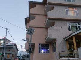 Kumavat Guest House，位于钱德加尔的旅馆