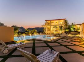 Elegant 5BHK Villa with Private Pool By Ozy Stays，位于乌代浦的酒店