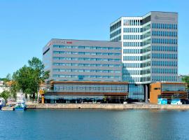 格丁尼亚海滨万怡酒店，位于格丁尼亚的酒店