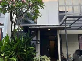 SAY Home - Cozy 3BR Home in South Jakarta，位于雅加达的酒店