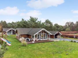 Awesome Home In Rødby With Sauna，位于勒兹比的带按摩浴缸的酒店