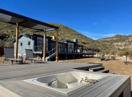 Ojai Wilderness Off-The-Grid Sespe House，位于奥海的酒店