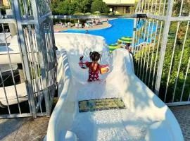 Villa Pizzo Beach Club - FREE Pool & Private Beach Perfect for Families