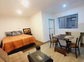 Lindo depa cama Queen centro de Huancayo，位于万卡约的酒店