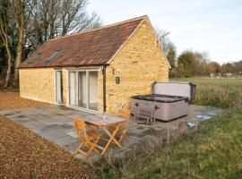 Eastcombe Barn，位于科姆堡的酒店