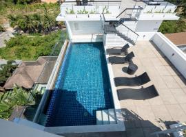 Yenna Apartment，位于卡马拉海滩的酒店